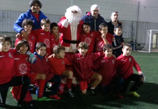 Papá Noel visita aos nenos e nenas da Escola Deportiva Xuventude Oroso